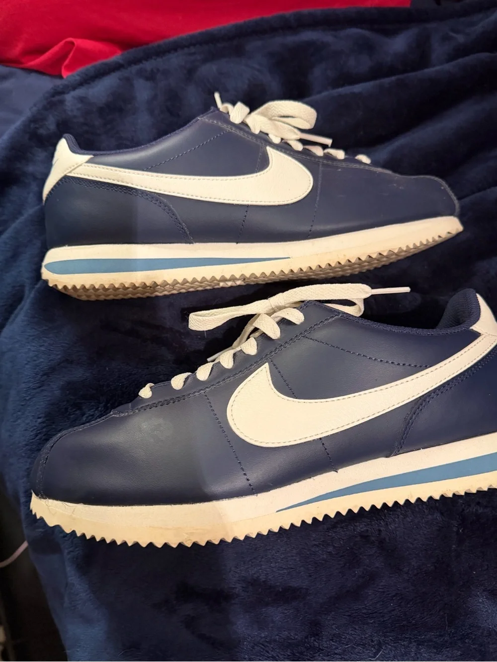 Nike Cortez Men 7.5 (Women’s 6.5) Navy and White Classic Sneaker